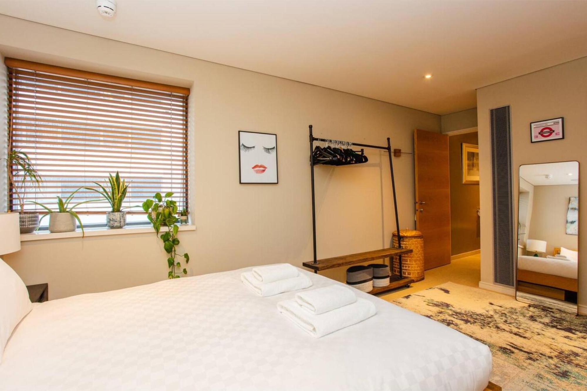 Modern 3 Bedroom Apartment In Paddington ลอนดอน ภายนอก รูปภาพ