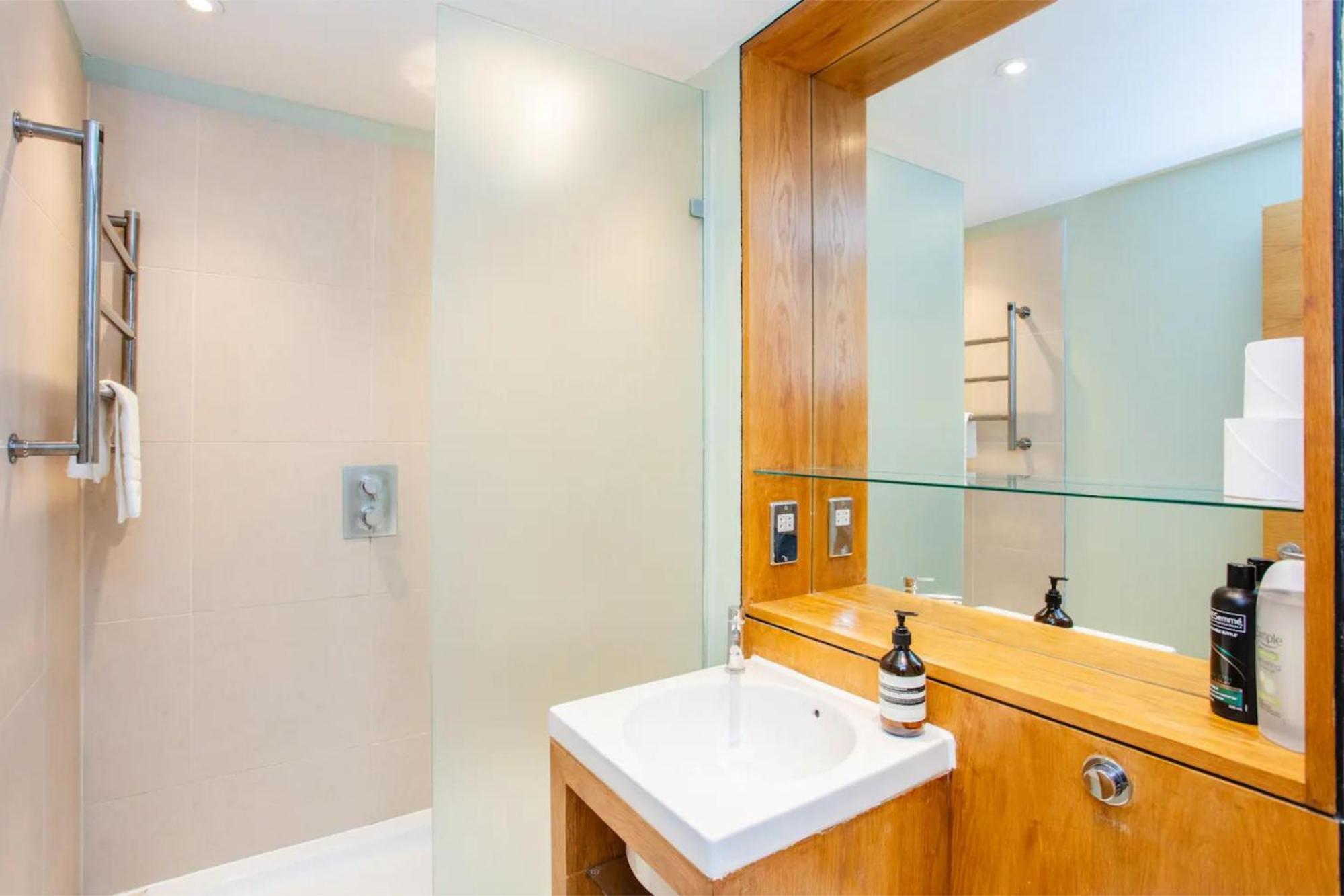 Modern 3 Bedroom Apartment In Paddington ลอนดอน ภายนอก รูปภาพ