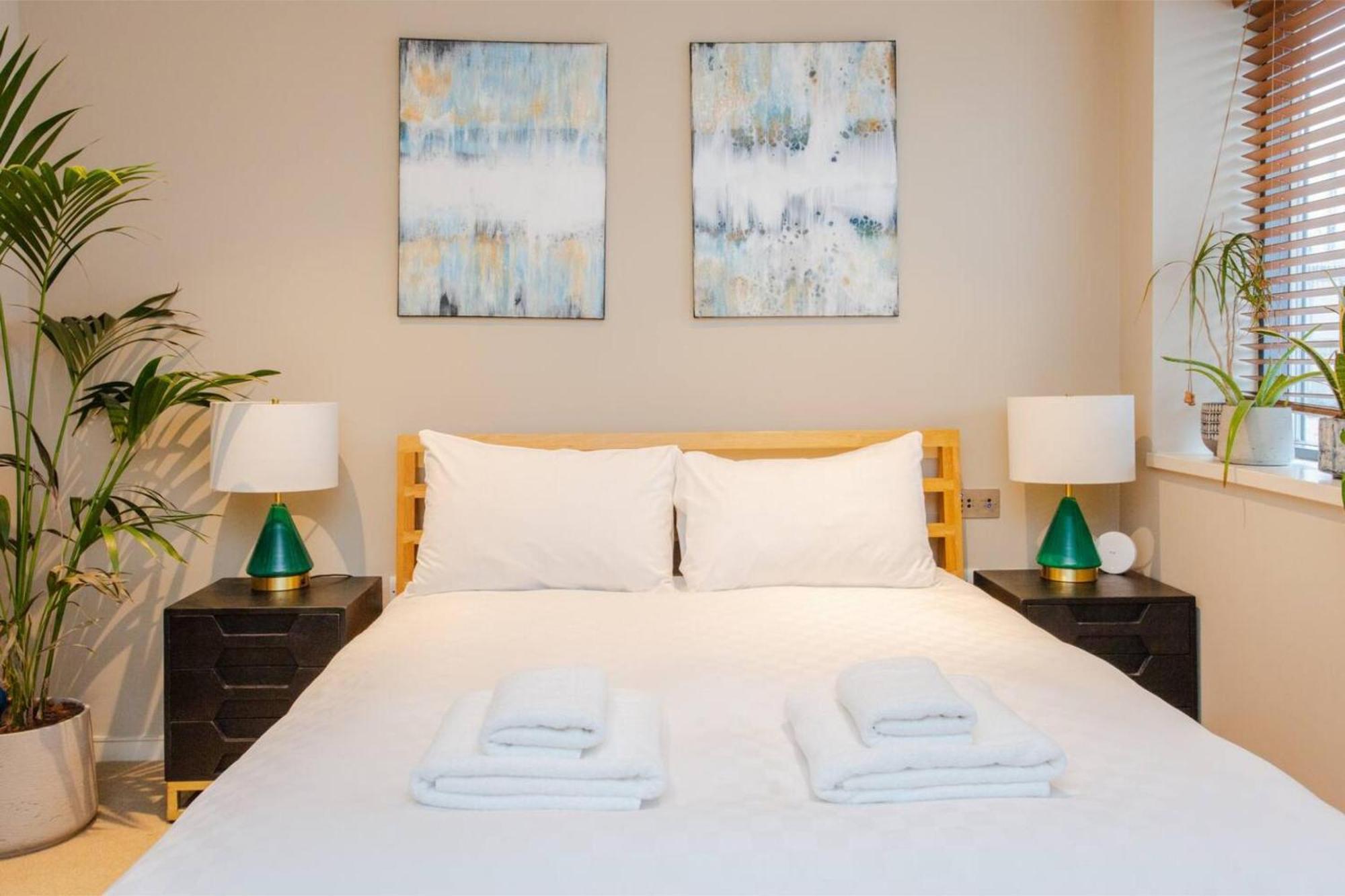 Modern 3 Bedroom Apartment In Paddington ลอนดอน ภายนอก รูปภาพ